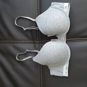 Victoria's Secret t-shirt lightly lined demi